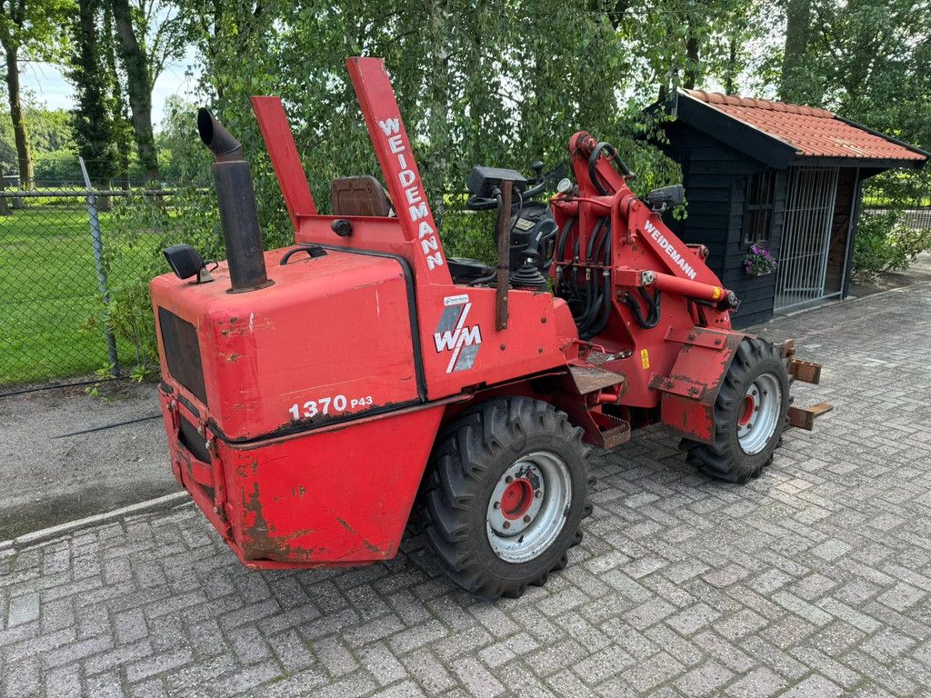 Weidemann 1370 shovel