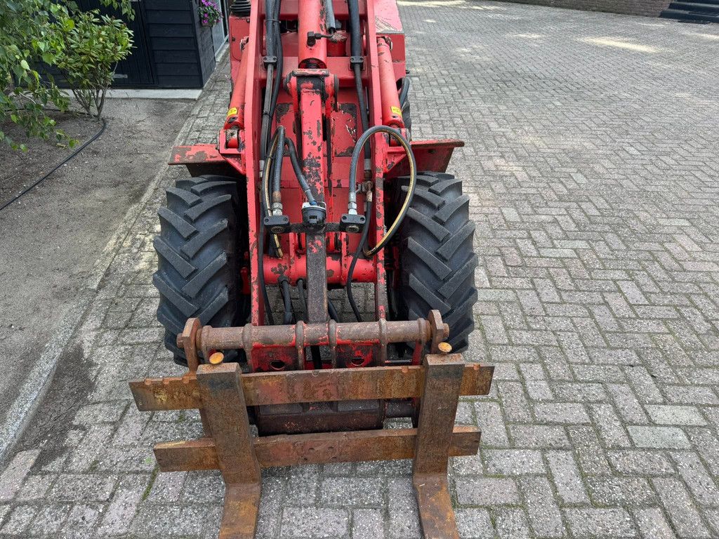 Weidemann 1370 shovel
