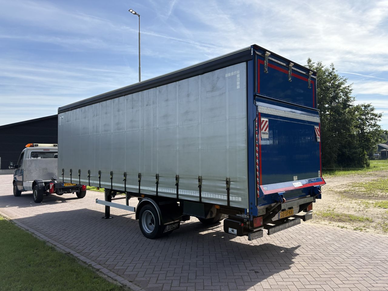 Be oplegger bunk schuifzielen 8 ton met laadklep 1000 kg