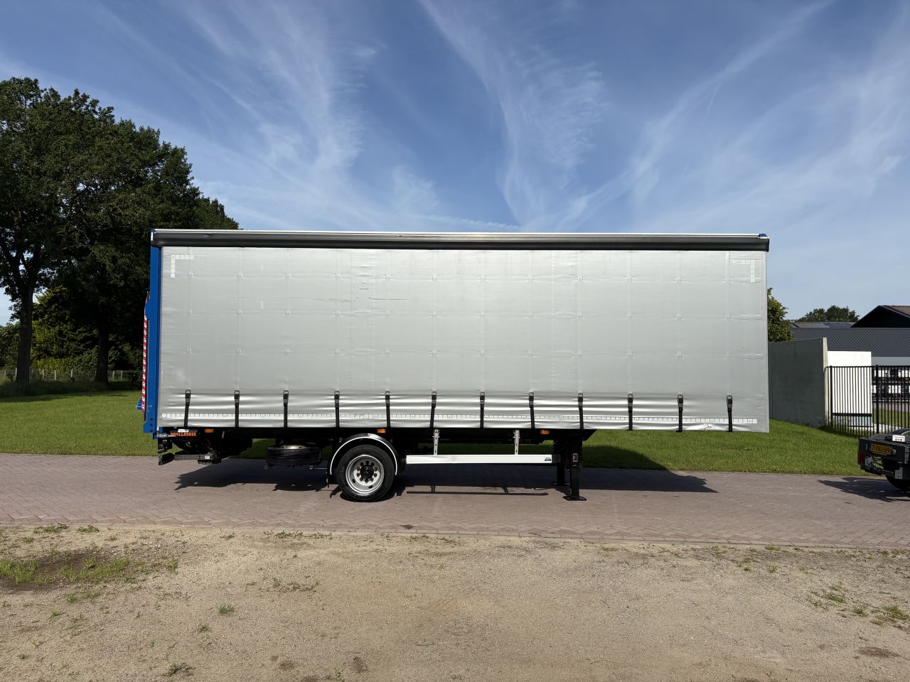 Be oplegger bunk schuifzielen 8 ton met laadklep 1000 kg