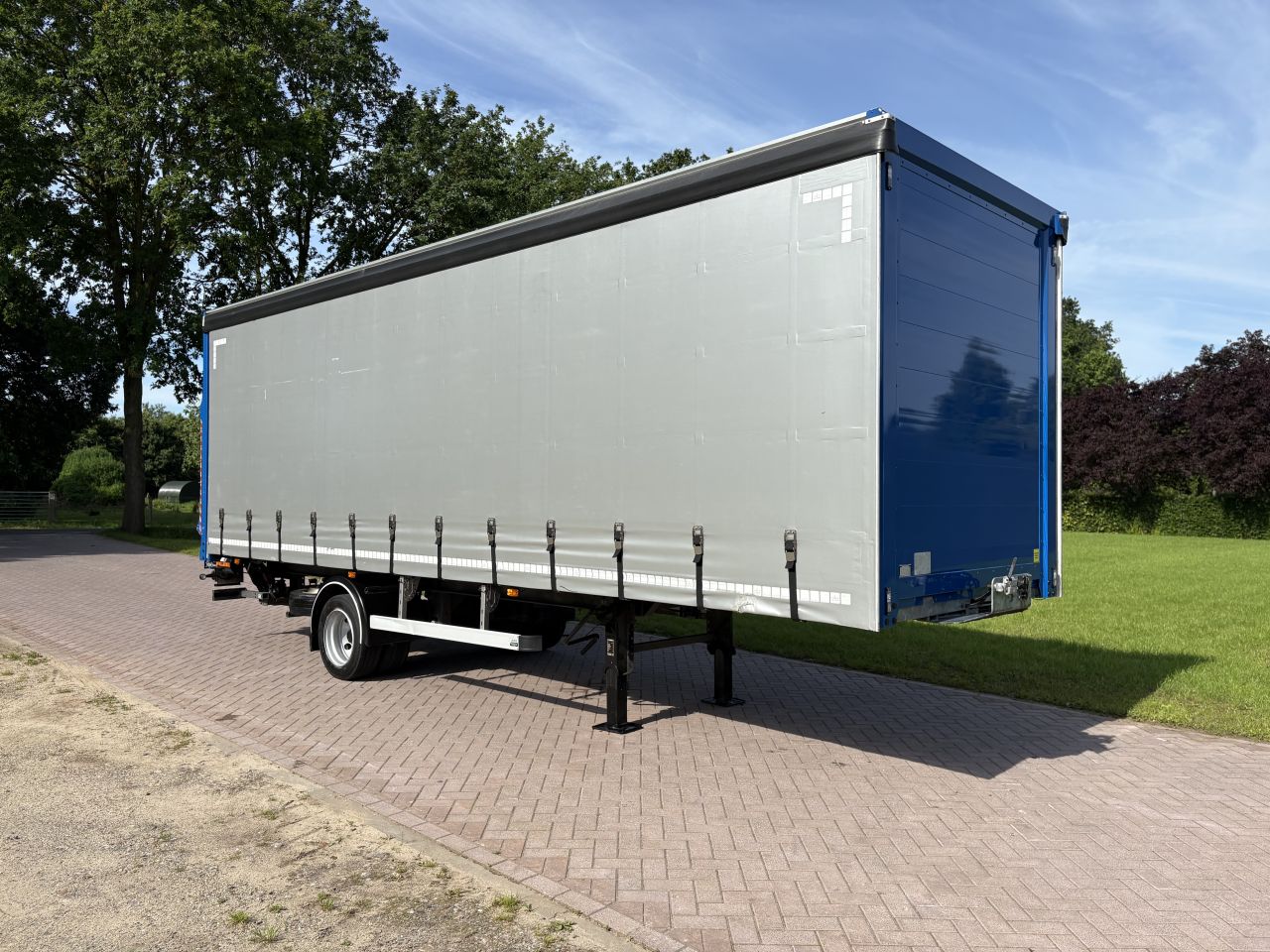 Be oplegger bunk schuifzielen 8 ton met laadklep 1000 kg