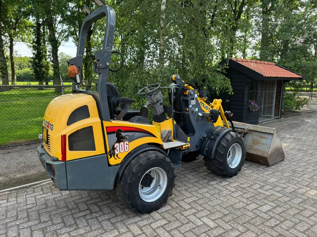 Mustang AL 306 Shovel + kenteken