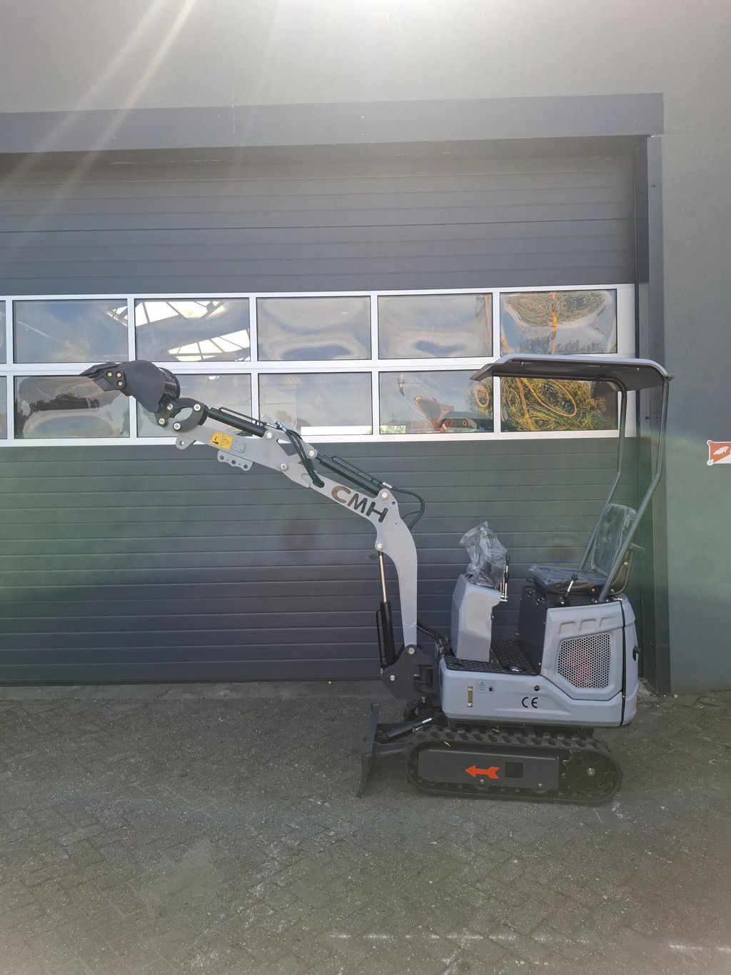 CMH LX06 C minigraver 72cm Zwenkgiek NIEUW