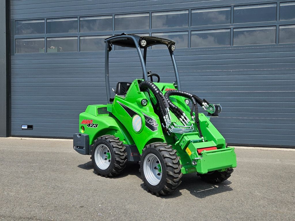 Avant 423 mini-shovel