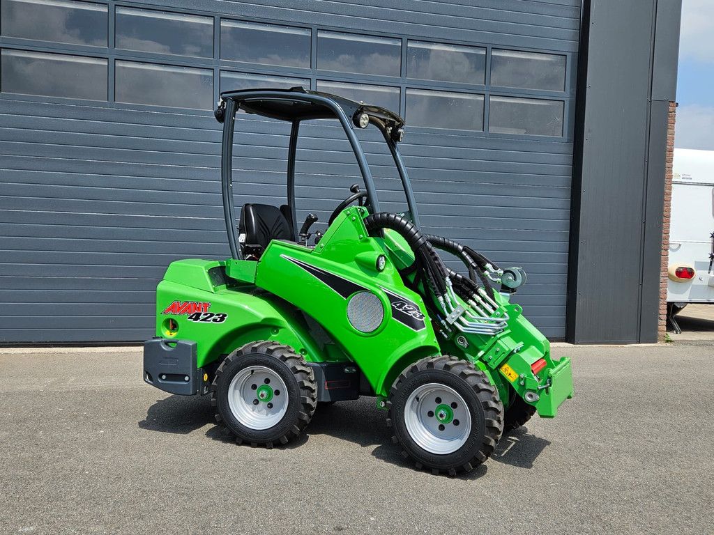 Avant 423 mini-shovel