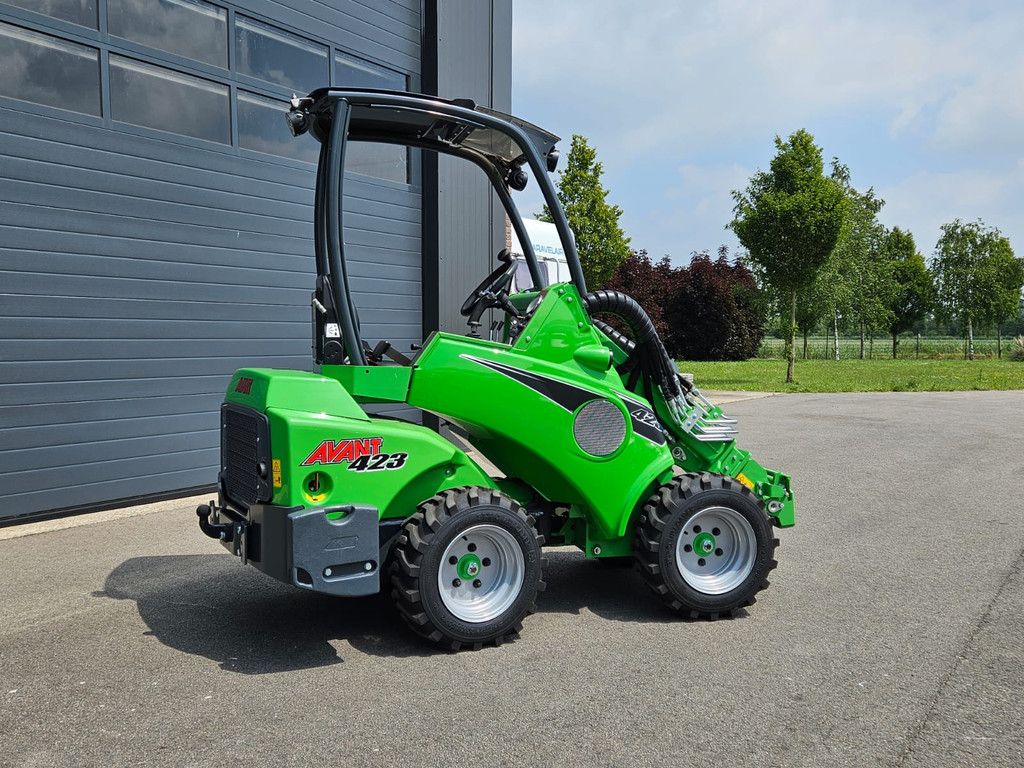 Avant 423 mini-shovel