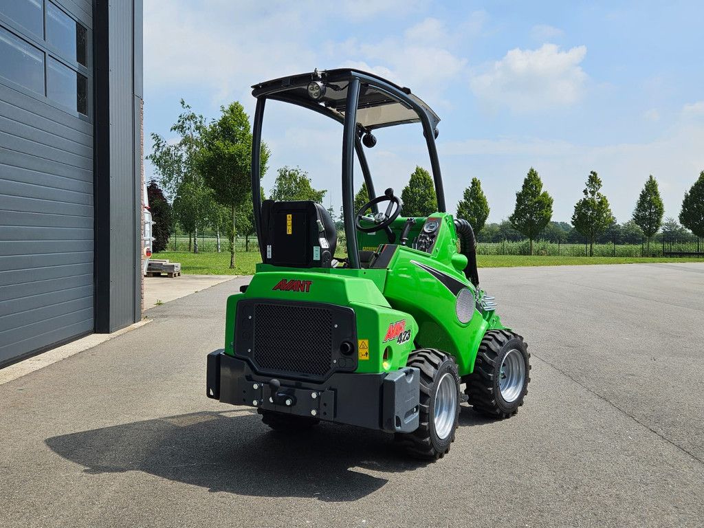 Avant 423 mini-shovel