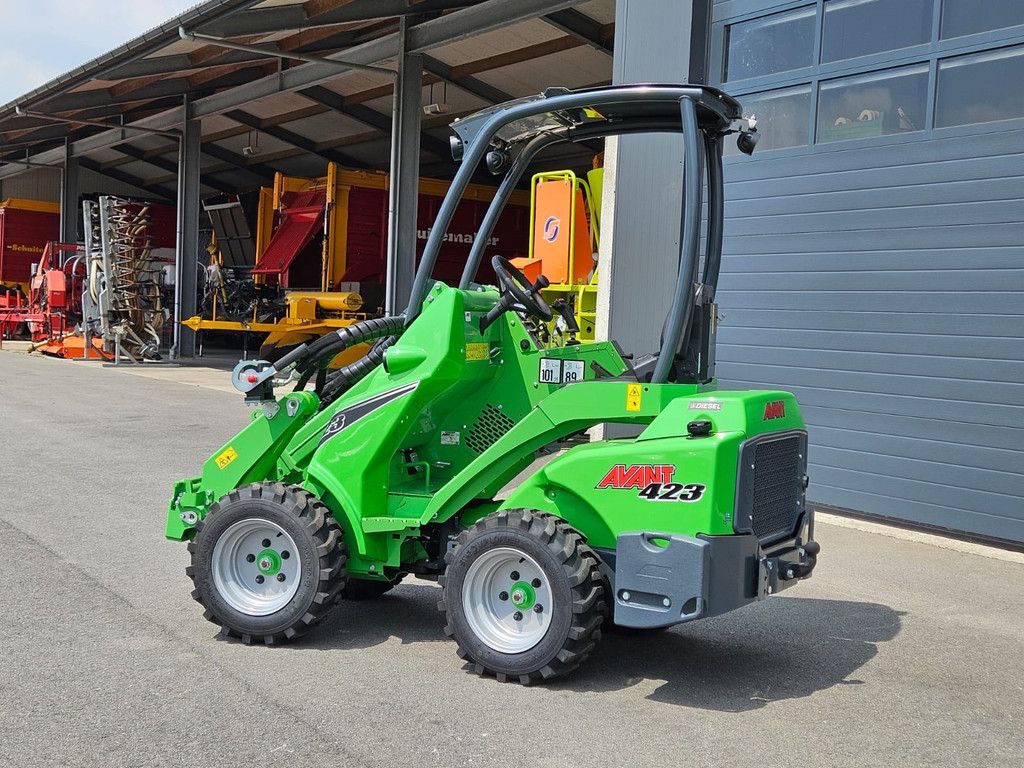 Avant 423 mini-shovel