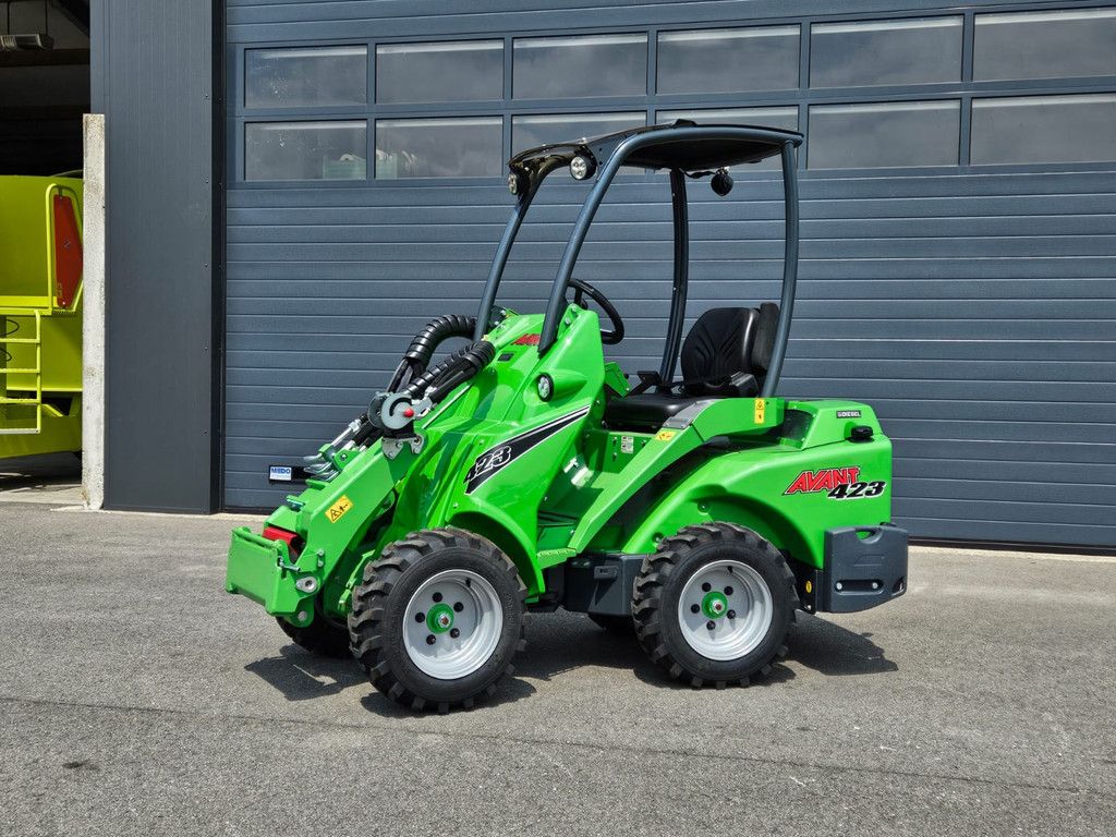 Avant 423 mini-shovel