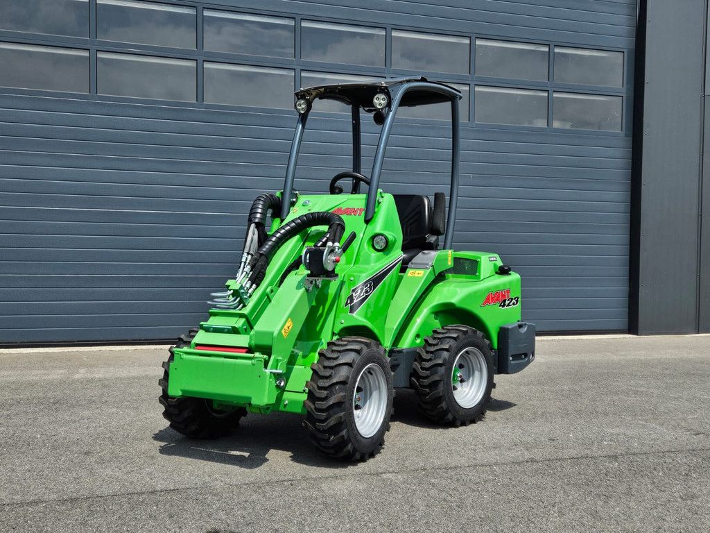 Avant 423 mini-shovel