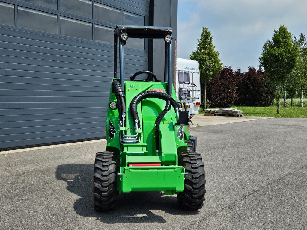 Avant 423 mini-shovel