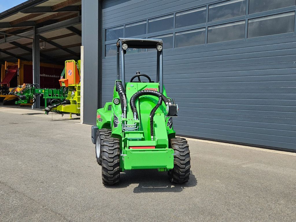 Avant 423 mini-shovel