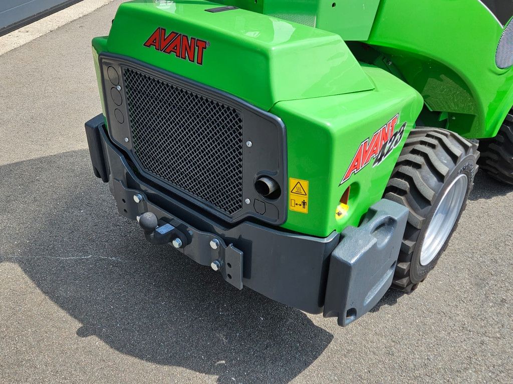 Avant 423 mini-shovel