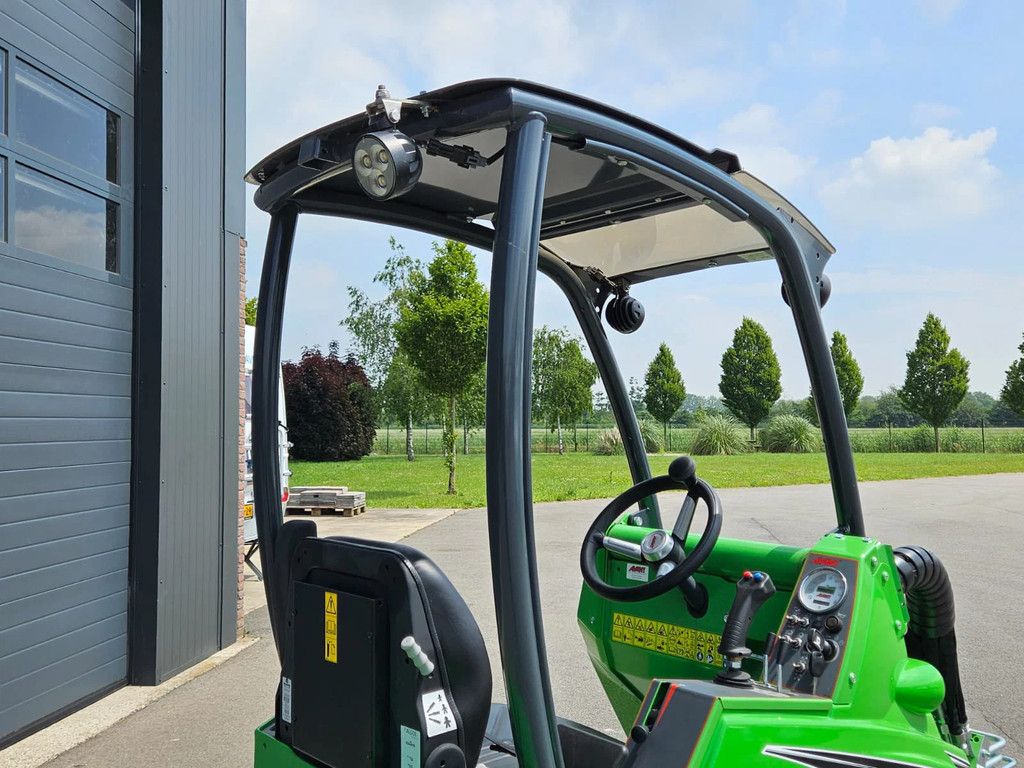 Avant 423 mini-shovel