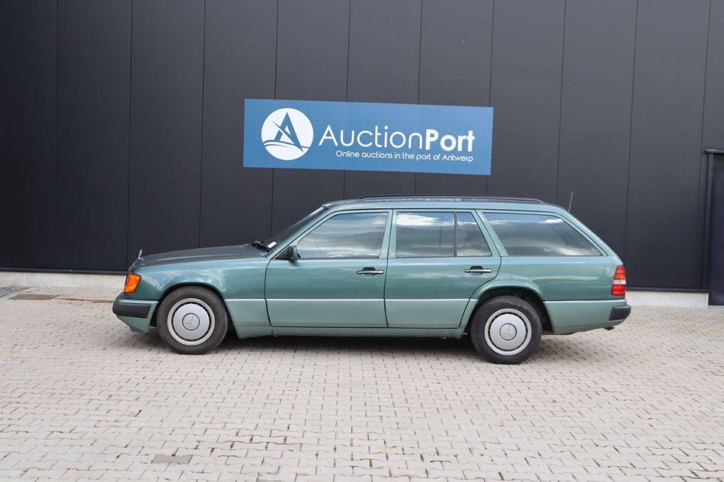 Passenger car Mercedes-Benz 250 Diesel 94hp 1993 (Margin)