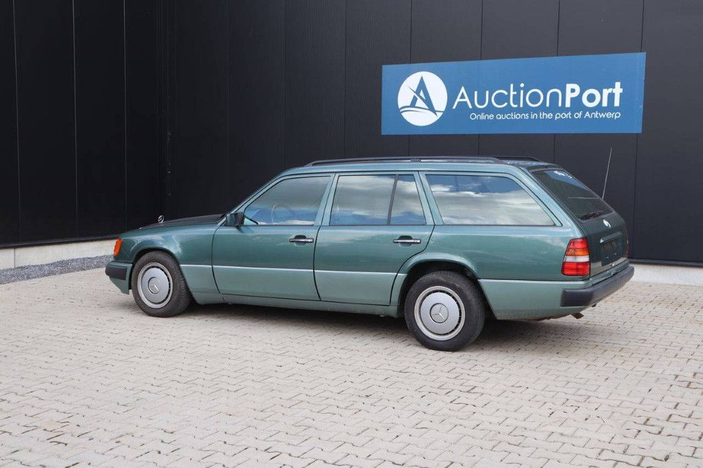 Passenger car Mercedes-Benz 250 Diesel 94hp 1993 (Margin)