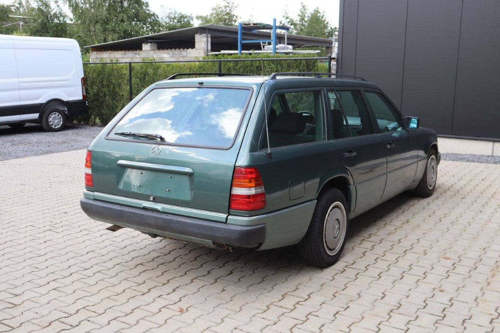 Passenger car Mercedes-Benz 250 Diesel 94hp 1993 (Margin)