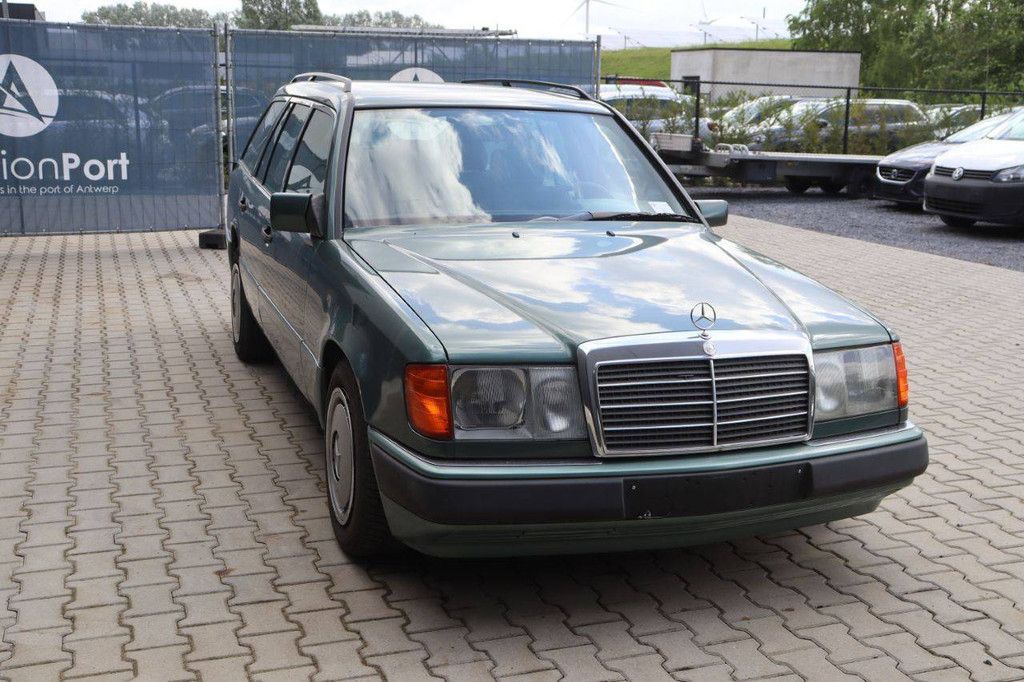 Passenger car Mercedes-Benz 250 Diesel 94hp 1993 (Margin)