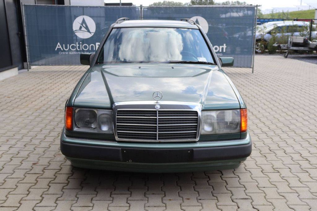Passenger car Mercedes-Benz 250 Diesel 94hp 1993 (Margin)