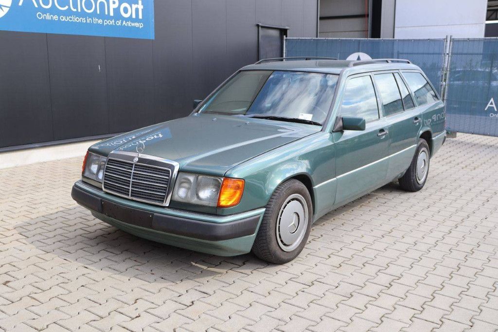 Passenger car Mercedes-Benz 250 Diesel 94hp 1993 (Margin)