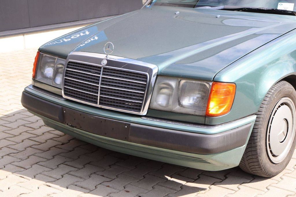 Passenger car Mercedes-Benz 250 Diesel 94hp 1993 (Margin)