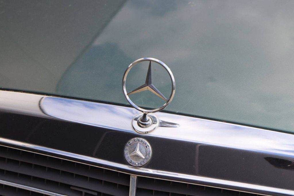 Passenger car Mercedes-Benz 250 Diesel 94hp 1993 (Margin)