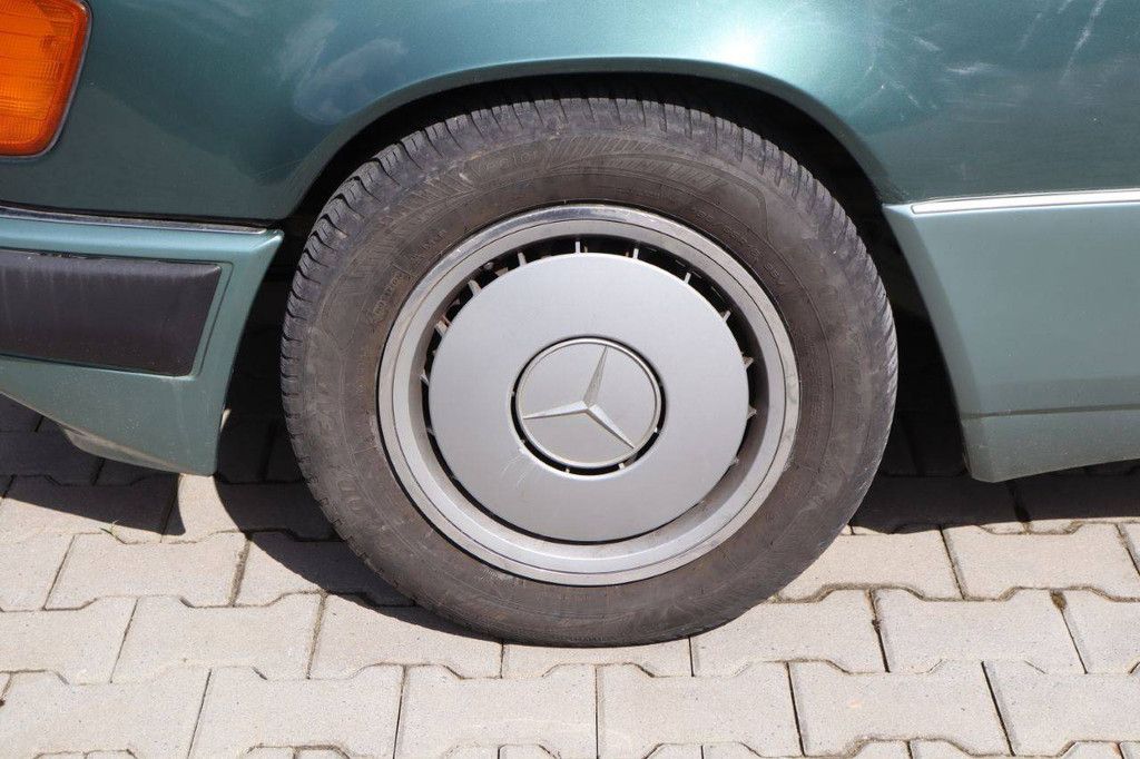 Passenger car Mercedes-Benz 250 Diesel 94hp 1993 (Margin)