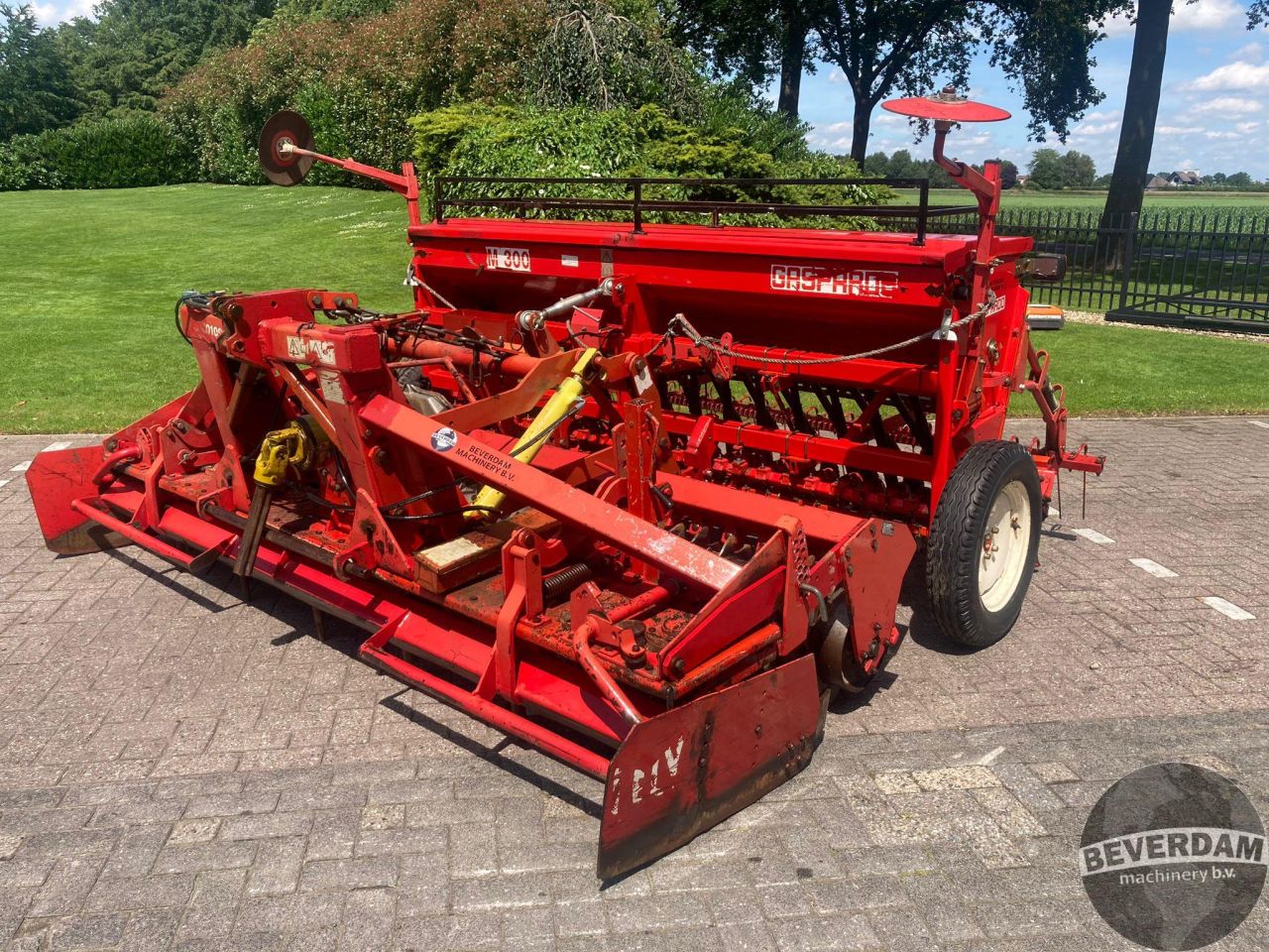 Lely Terra + Gaspardo M300