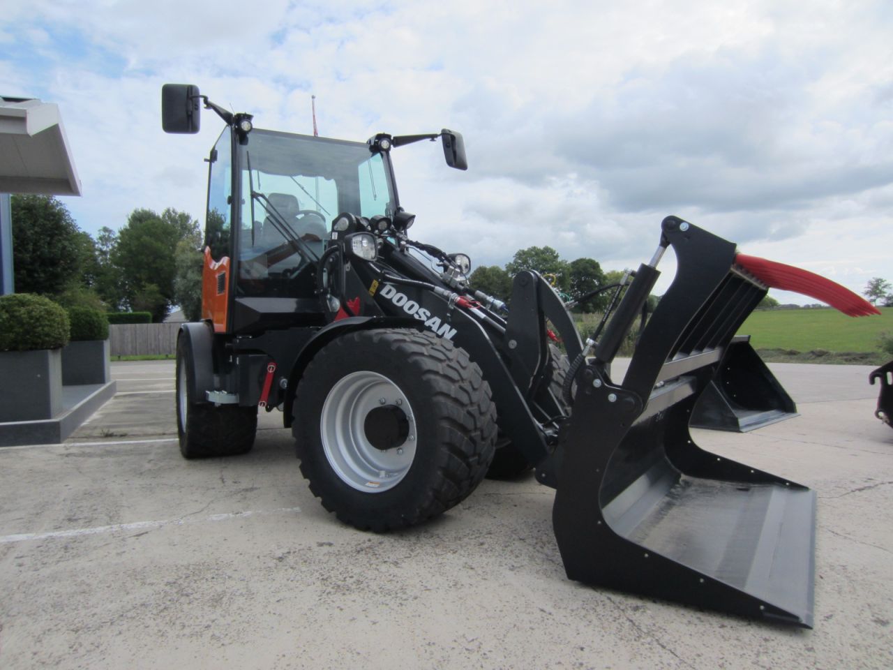 Develon DL85-7