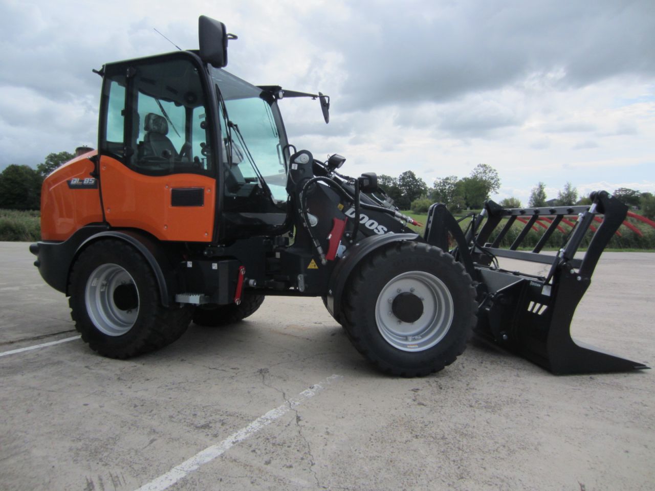 Develon DL85-7