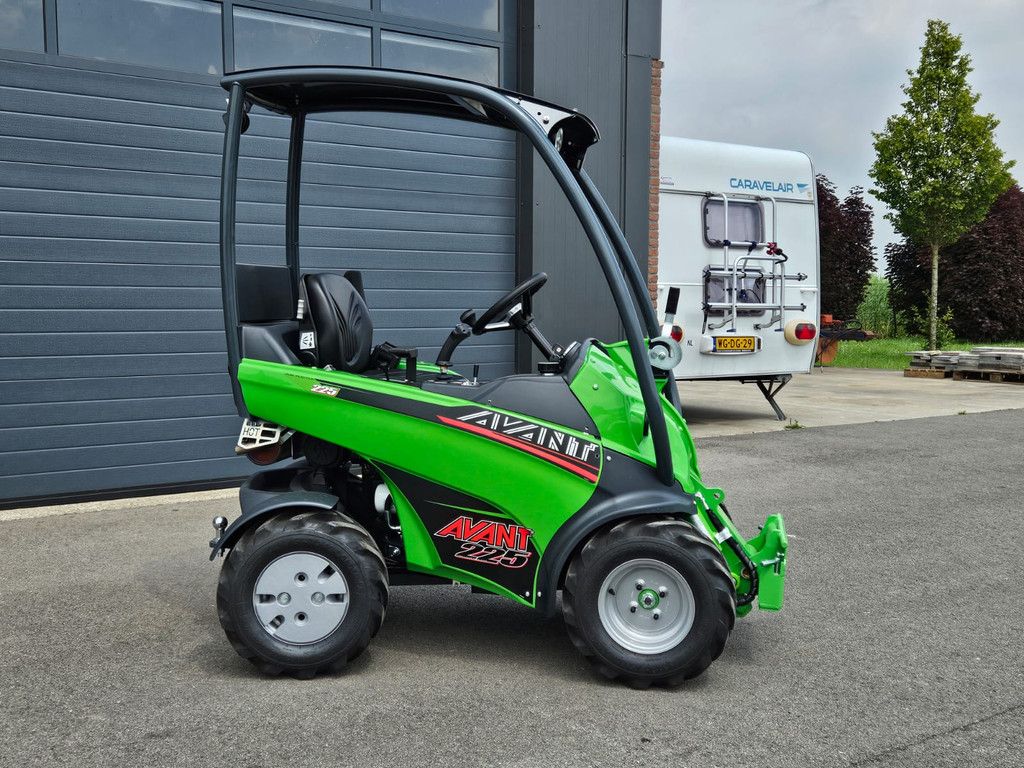 Avant 225 mini-lader