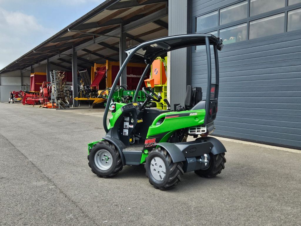 Avant 225 mini-lader