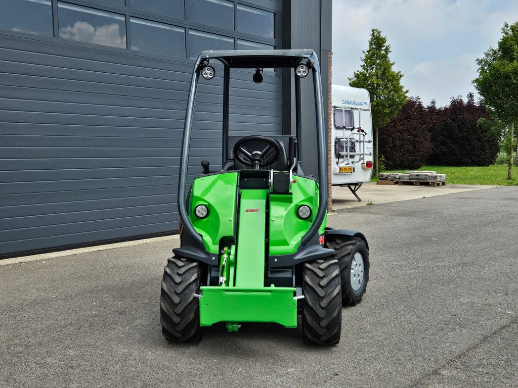 Avant 225 mini-lader