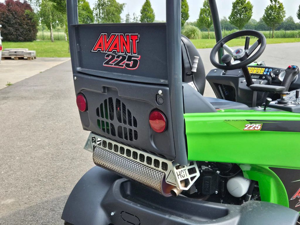 Avant 225 mini-lader