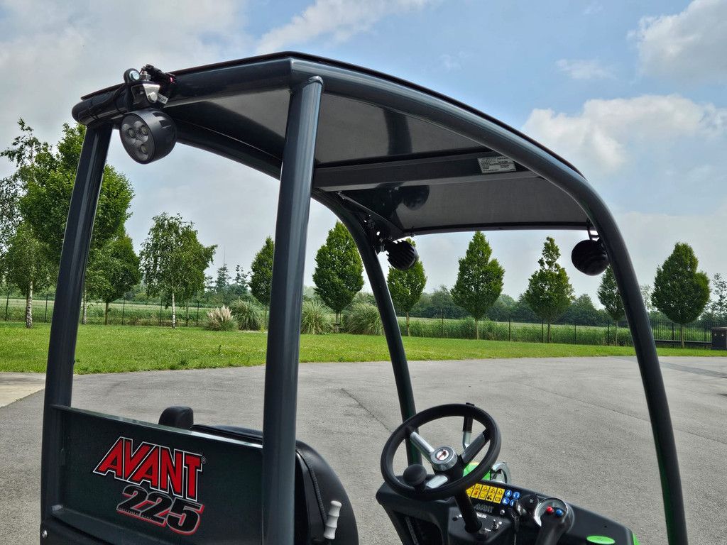 Avant 225 mini-lader