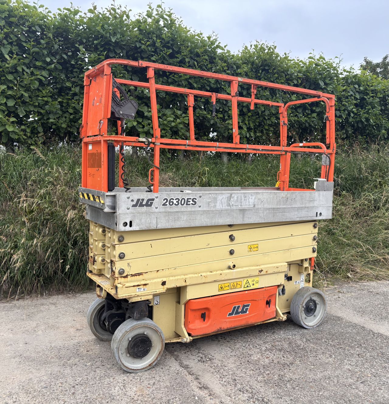 JLG 2630ES - 9,8m werkhoogte - NIEUWE accu’s + lader - GEKEURD