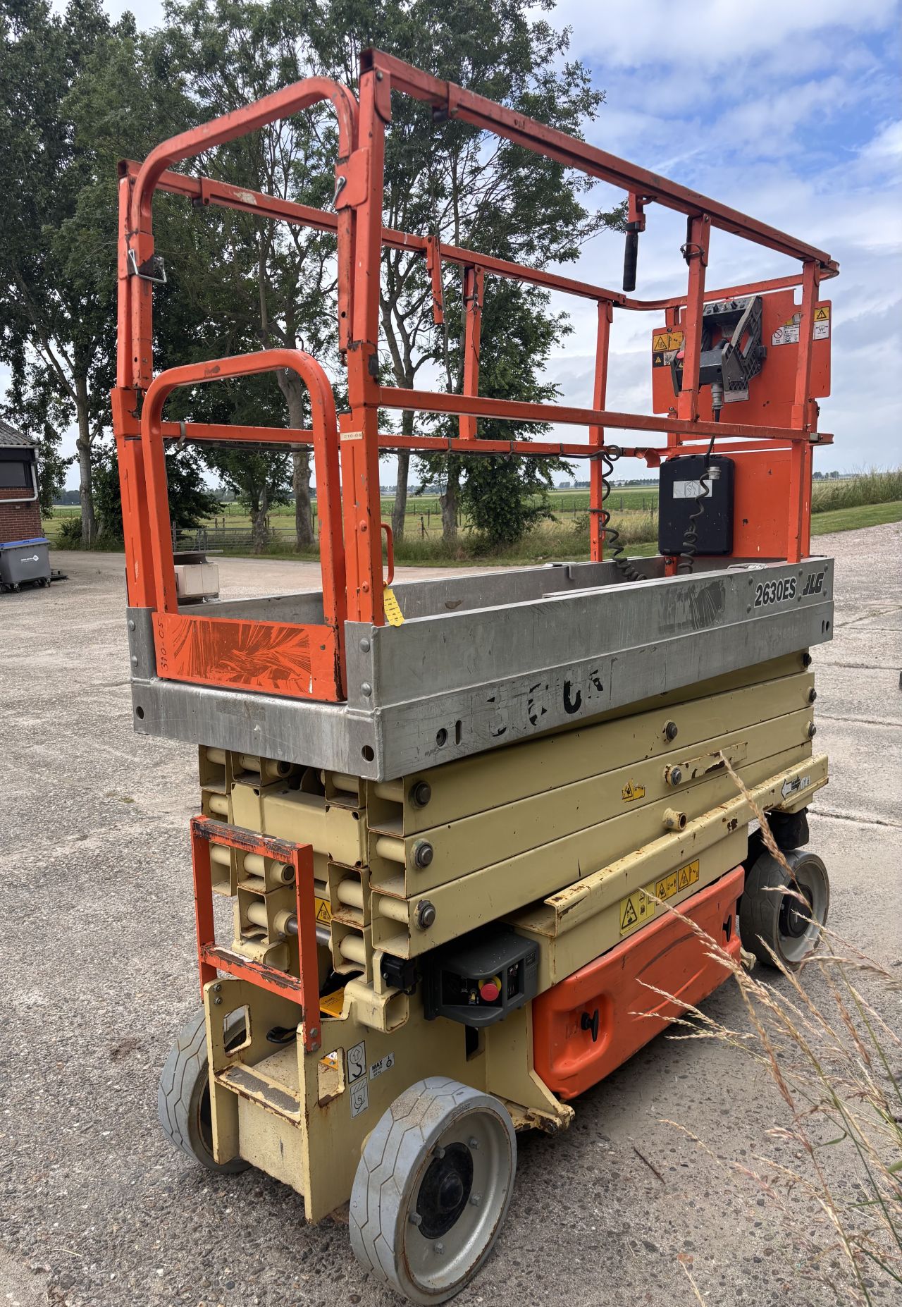 JLG 2630ES - 9,8m werkhoogte - NIEUWE accu’s + lader - GEKEURD