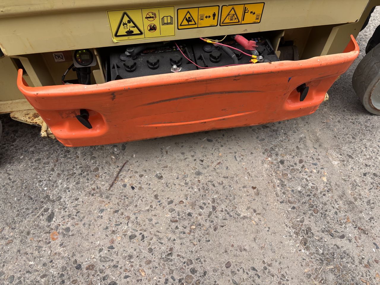 JLG 2630ES - 9,8m werkhoogte - NIEUWE accu’s + lader - GEKEURD