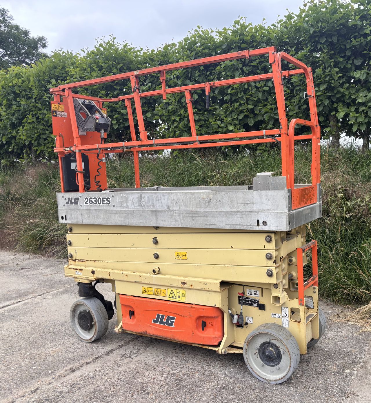 JLG 2630ES - 9,8m werkhoogte - NIEUWE accu’s + lader - GEKEURD