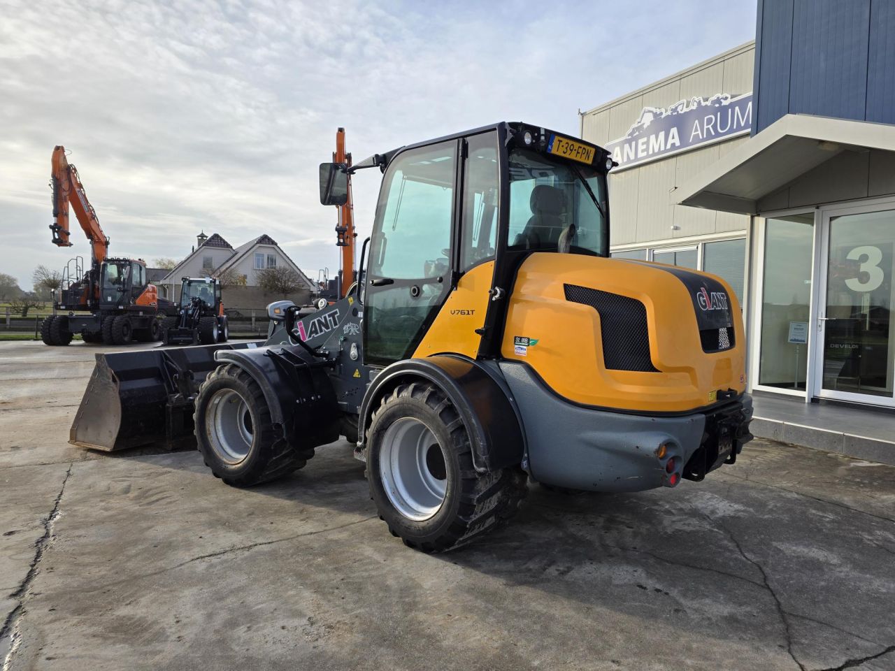 Giant V761