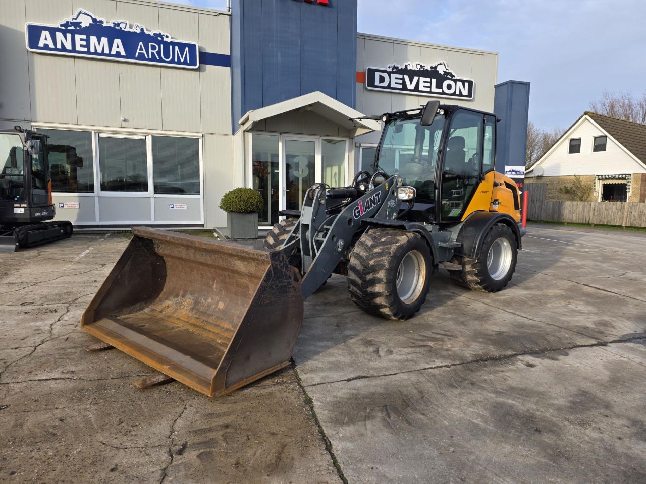Giant V761