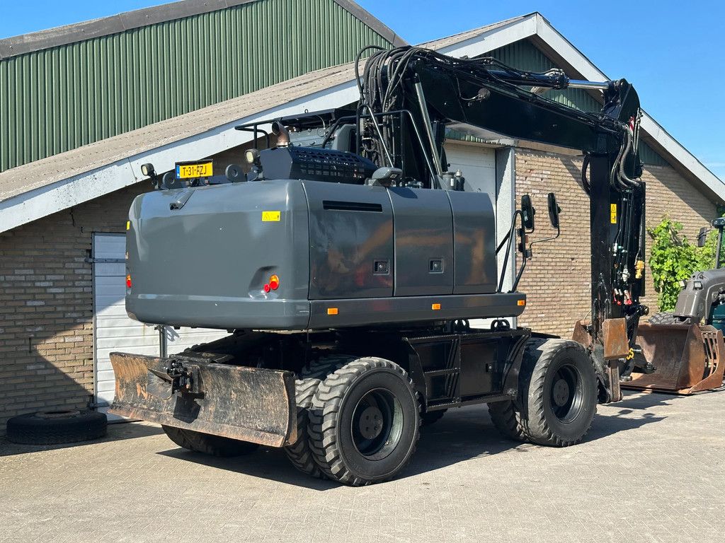 Komatsu PW180-10