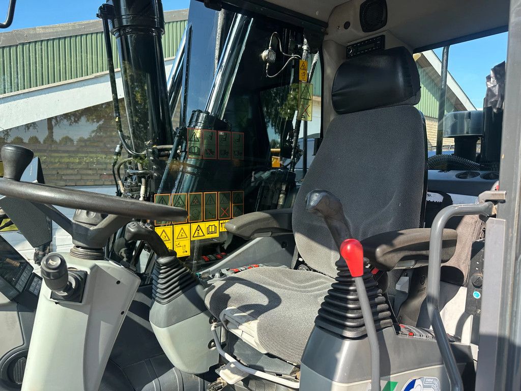 Komatsu PW180-10