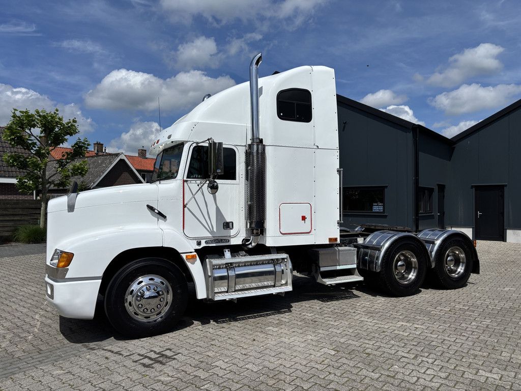 Freightliner FLD 112 6X4 10-Speed Rockwell, Cummins, Engine brake.