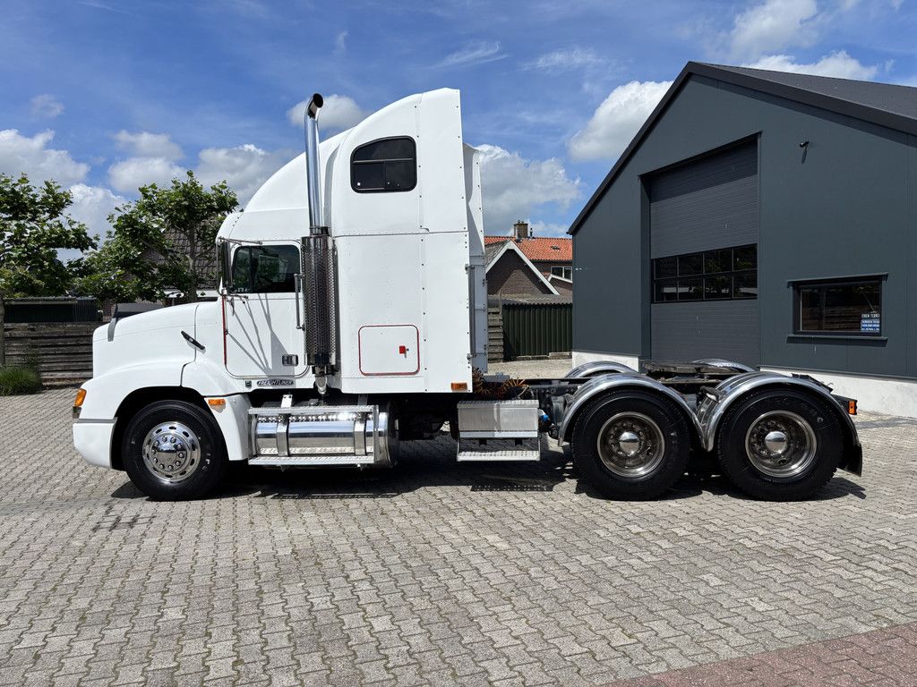 Freightliner FLD 112 6X4 10-Speed Rockwell, Cummins, Engine brake.