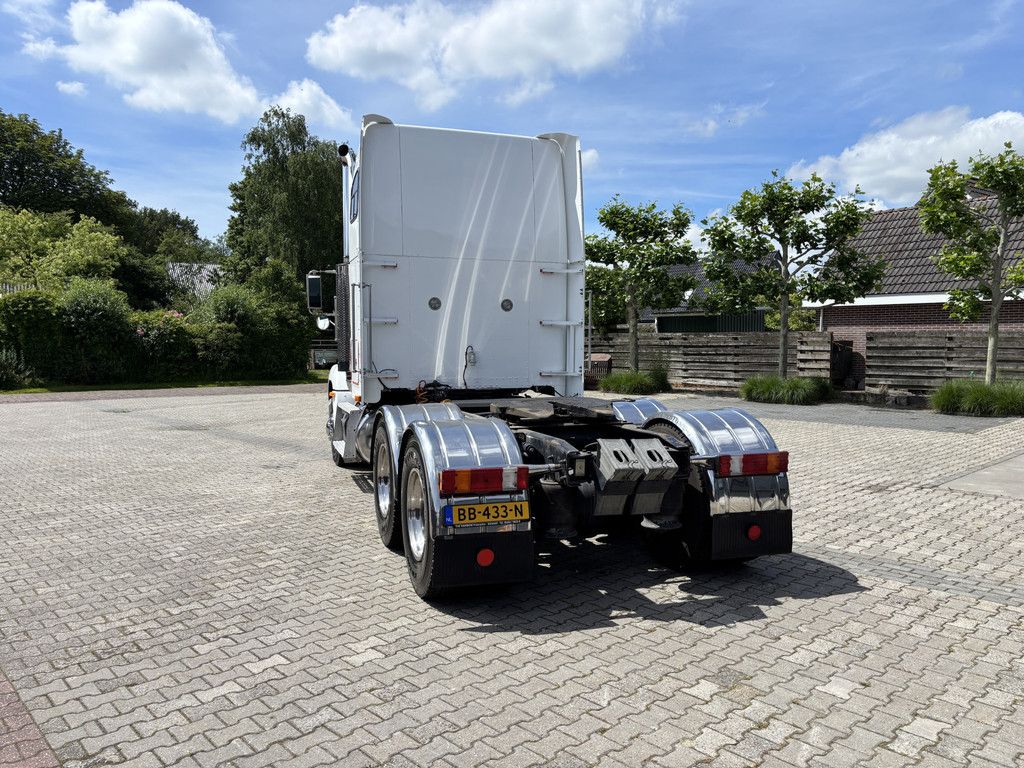 Freightliner FLD 112 6X4 10-Speed Rockwell, Cummins, Engine brake.