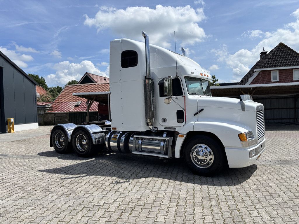 Freightliner FLD 112 6X4 10-Speed Rockwell, Cummins, Engine brake.