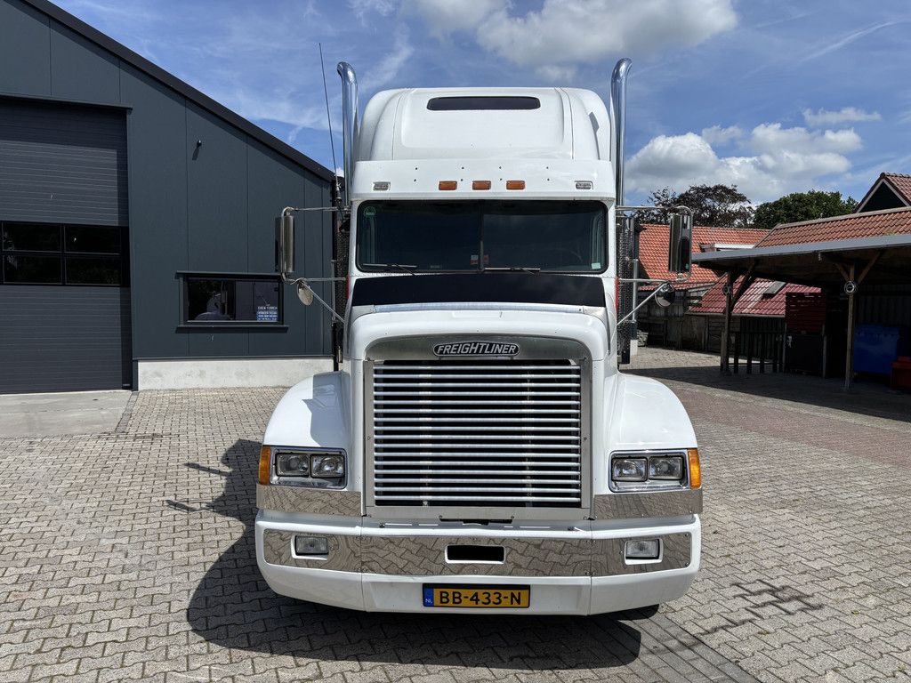 Freightliner FLD 112 6X4 10-Speed Rockwell, Cummins, Engine brake.