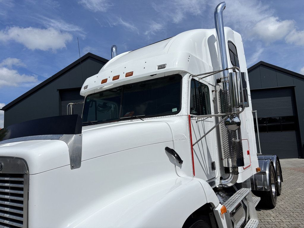 Freightliner FLD 112 6X4 10-Speed Rockwell, Cummins, Engine brake.