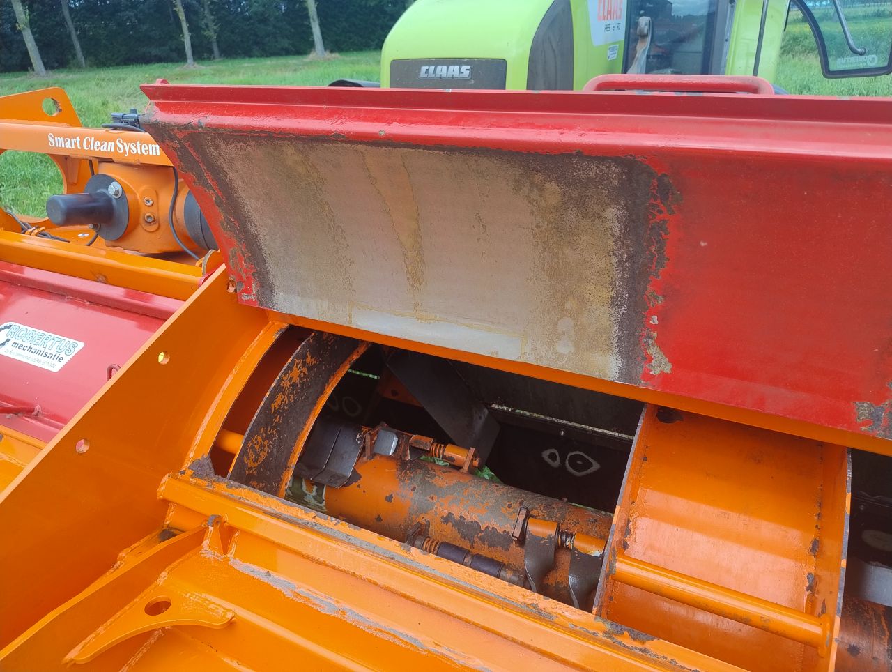 Struik Glutton 3000 4-rijige loofklapper BJ2020